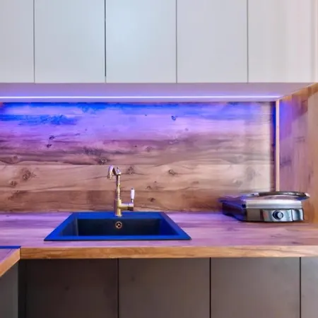 Blue Lux 즐라티보